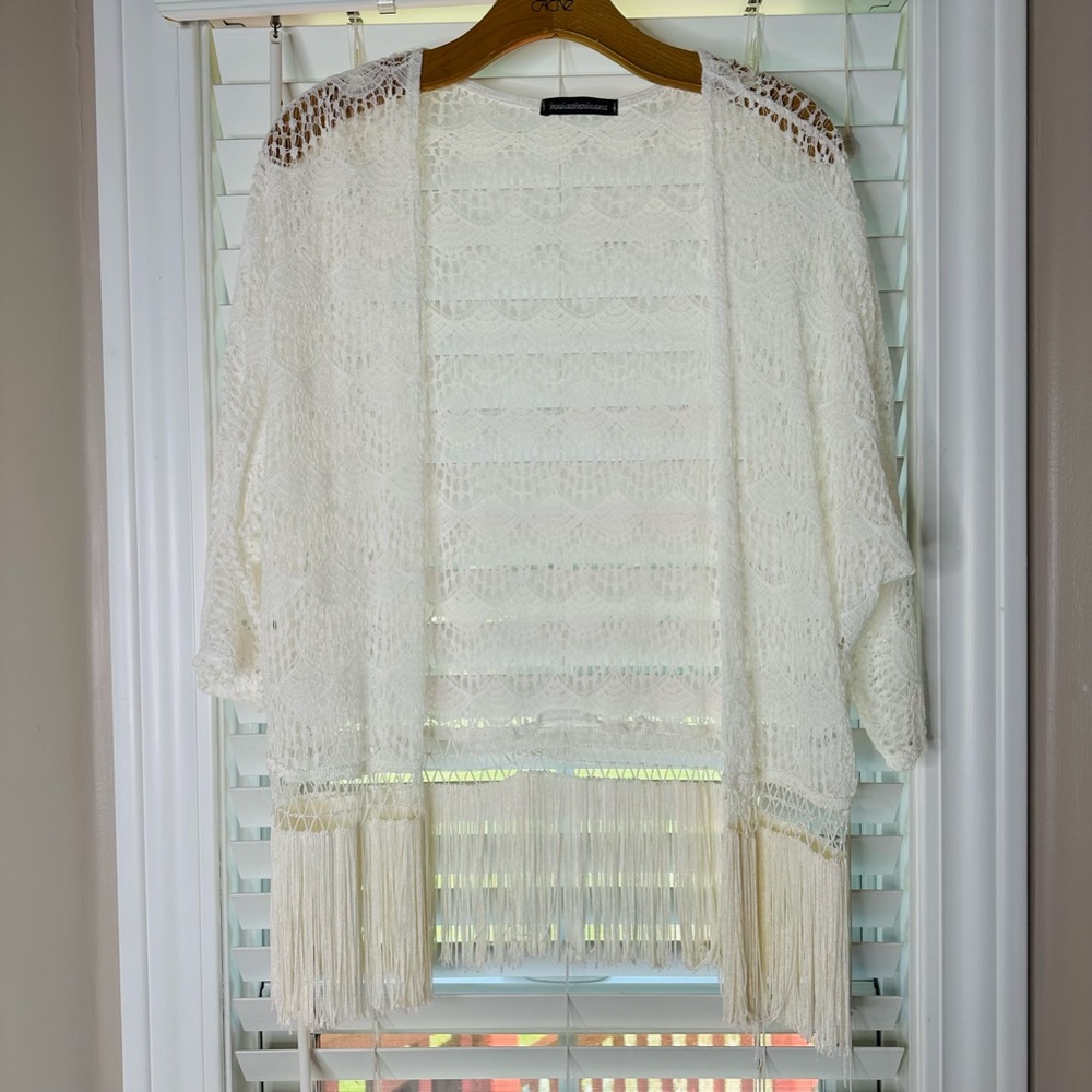 CREAM COLOR LIGHTWEIGHT TOP. PERFECT OVER TANK TOPS